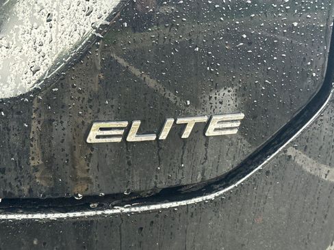 Used 2023 Honda Pilot Elite image 6