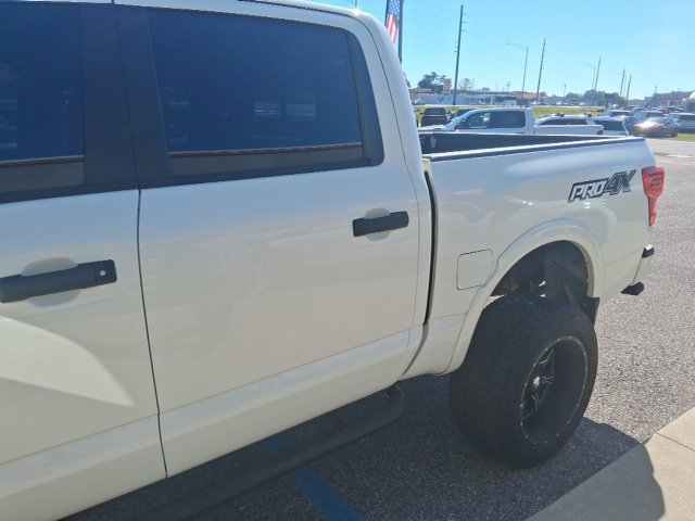 Used 2018 Nissan Titan PRO-4X w/ Pro-4x Utility Package AWD/4WD image 4