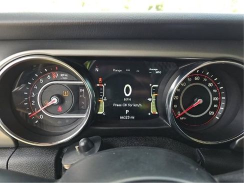 Used 2021 Jeep Gladiator Rubicon w/ Uconnect 4C Nav & Sound Group AWD/4WD image 7