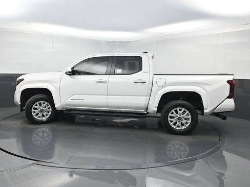 Used 2024 Toyota Tacoma SR5 AWD/4WD image 40
