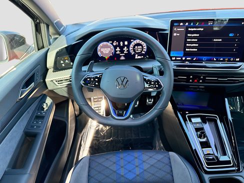Used 2025 Volkswagen Golf R Black Edition image 16