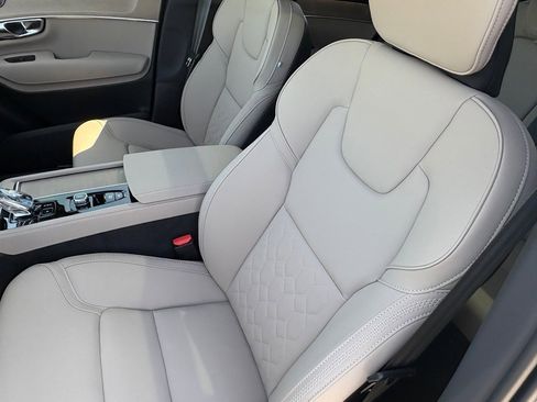 New 2025 Volvo XC90 T8 Plus w/ Protection Package Premier image 18