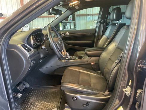 Used 2020 Jeep Grand Cherokee Altitude RWD image 11