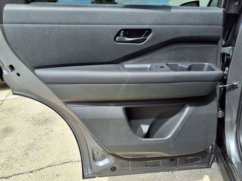 Used 2025 Nissan Pathfinder SV FWD image 19