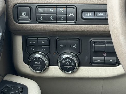 Used 2024 GMC Yukon Denali w/ Denali Reserve Package AWD/4WD image 24