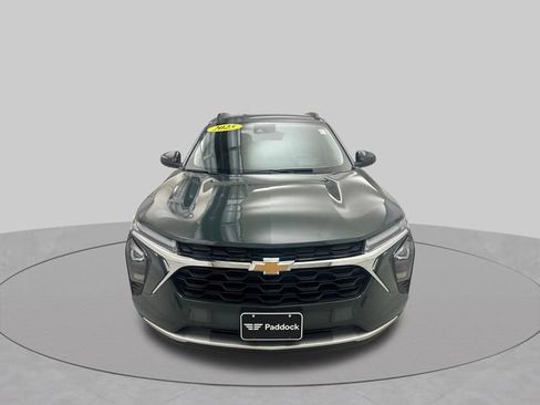 Used 2025 Chevrolet Trax LT w/ Driver Confidence Package FWD image 2