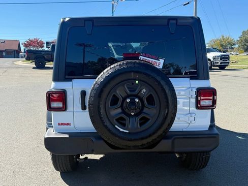 Used 2026 Jeep Wrangler Unlimited Sport AWD/4WD image 4