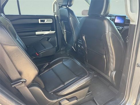 Used 2022 Ford Explorer Limited image 12