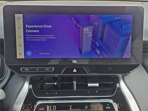 Used 2023 Toyota Venza Limited image 17