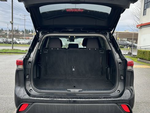 Certified 2023 Toyota Highlander L image 24