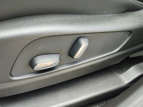 New 2025 Cadillac XT6 Luxury image 17