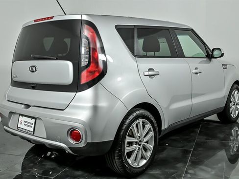 Used 2017 Kia Soul + FWD image 9