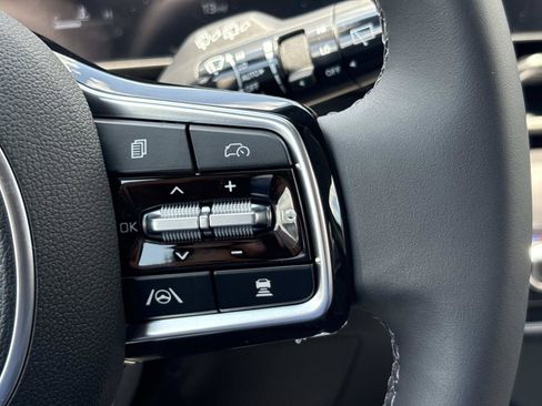New 2026 Kia Carnival SX w/ SX Dark Edition Package FWD image 24