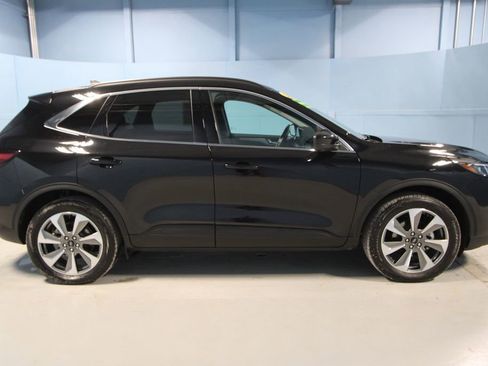 Used 2025 Ford Escape Platinum w/ Premium Technology Package image 30