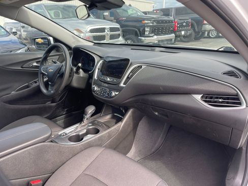 Used 2025 Chevrolet Malibu LT image 17