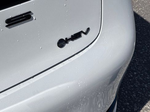 Used 2025 Toyota Prius FWD image 30