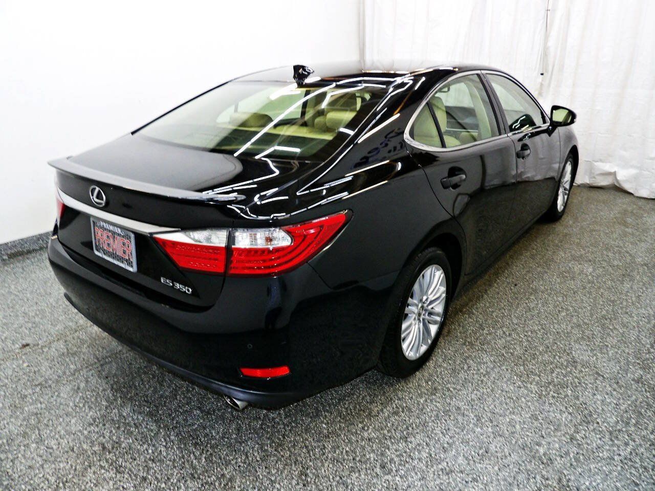 Used 2015 Lexus ES 350 w/ Luxury Package FWD image 6