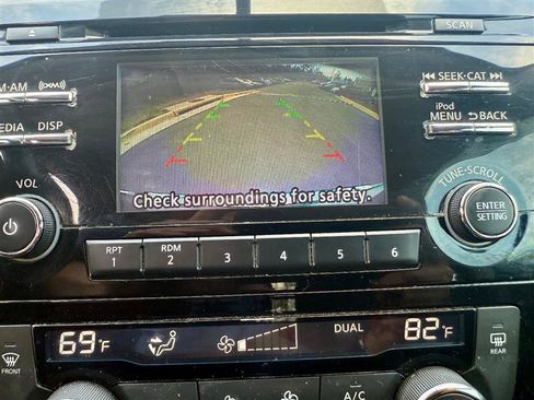 Used 2017 Nissan Rogue SV w/ Midnight Edition image 50