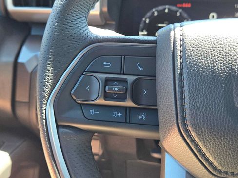 Certified 2025 Toyota Tacoma TRD Off-Road AWD/4WD image 37
