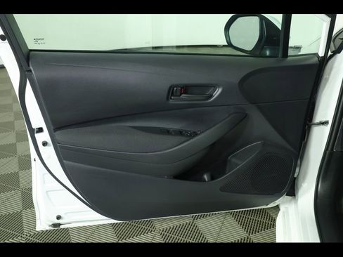 Used 2025 Toyota Corolla LE image 20