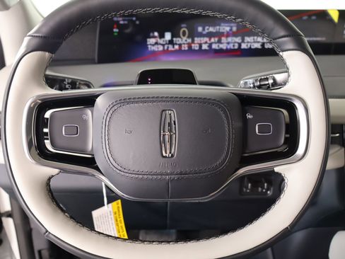 New 2026 Lincoln Navigator Reserve AWD/4WD image 3