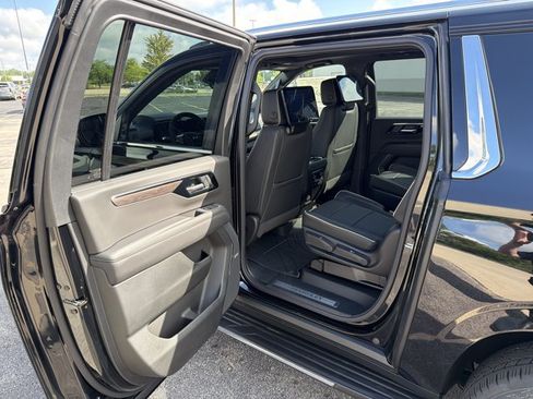 New 2026 Chevrolet Suburban Premier AWD/4WD image 24