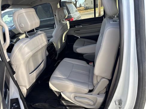 Used 2024 Jeep Wagoneer L Series II w/ HD Trailer Tow Package image 6