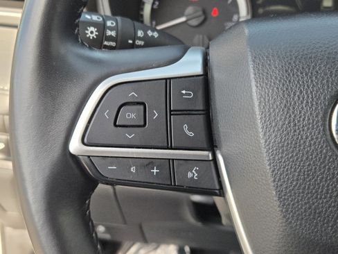 Used 2024 Toyota Highlander LE image 17