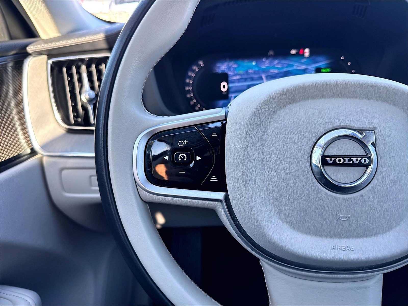 Used 2025 Volvo XC60 T8 Ultra w/ Climate Package AWD/4WD image 20