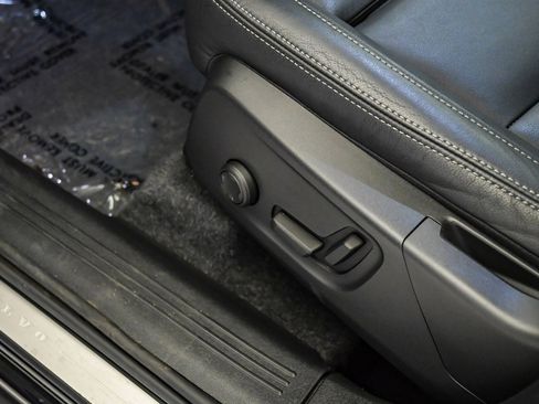 Certified 2025 Volvo XC40 B5 Ultra w/ Climate Package image 24