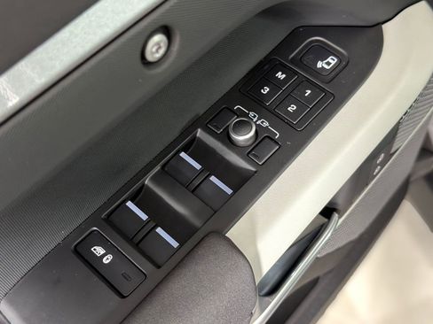 Used 2023 Land Rover Defender 110 X-Dynamic SE image 22