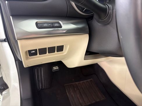 Used 2023 Nissan Maxima SV w/ Floor Mat Group FWD image 14