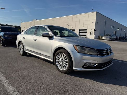 Used 2016 Volkswagen Passat 1.8T SE FWD image 4