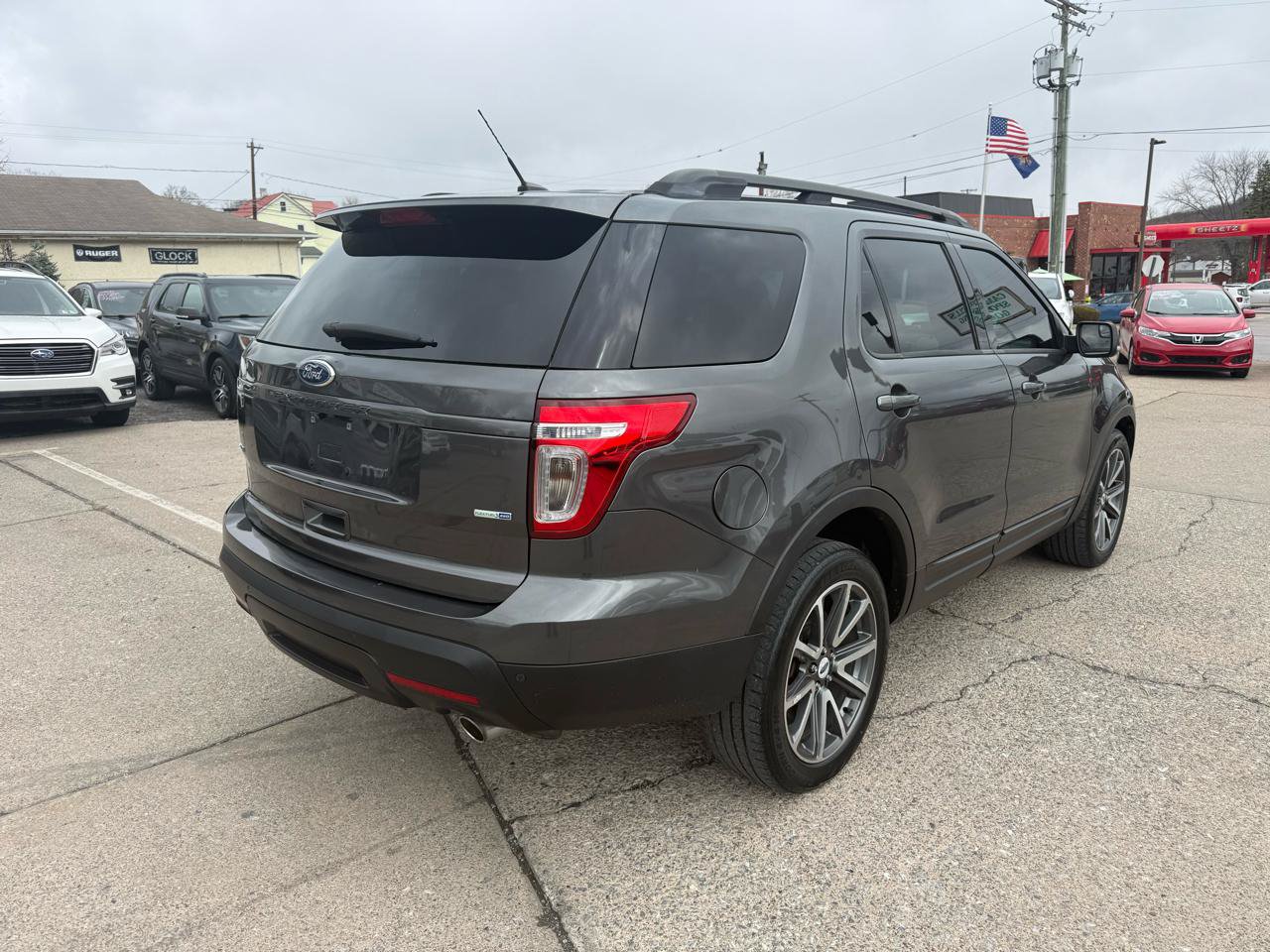 Used 2015 Ford Explorer XLT w/ Equipment Group 202B AWD/4WD image 7