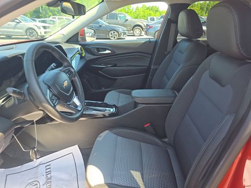 Used 2024 Chevrolet Trax LT w/ Driver Confidence Package FWD image 14