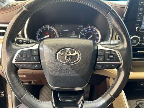 Used 2021 Toyota Highlander Limited image 32