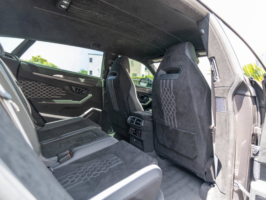 Used 2024 Lamborghini Urus Performante AWD/4WD image 23