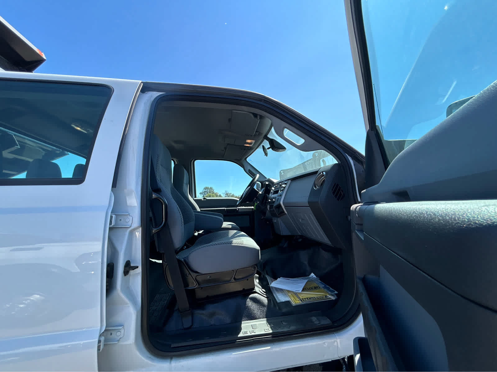 Used 2023 Ford F650 2WD Crew Cab Super Duty image 9