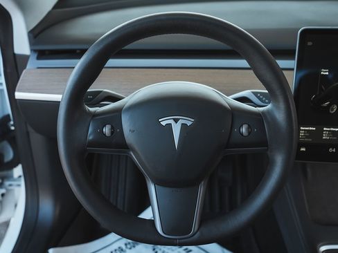 Used 2021 Tesla Model 3 Standard Range Plus image 25