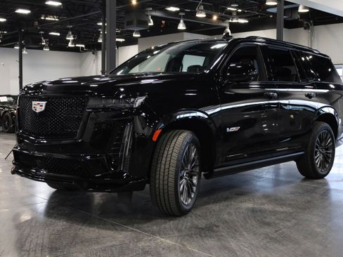 Used 2023 Cadillac Escalade V image 3
