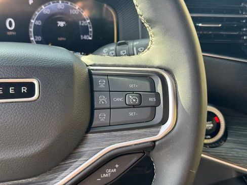 Used 2024 Jeep Wagoneer Series II w/ Flexible Seating Group image 28