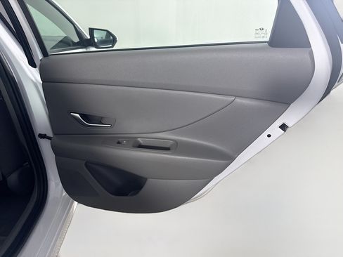 Used 2024 Hyundai Elantra SE FWD image 27