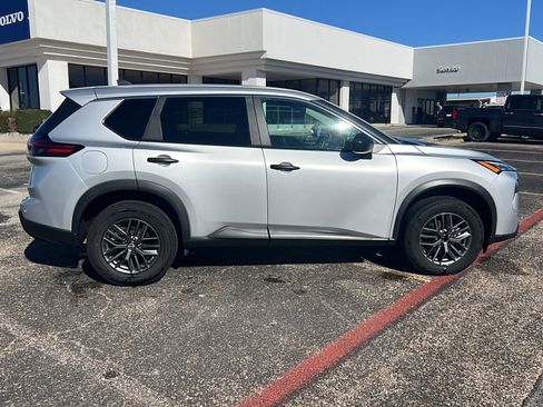 Used 2024 Nissan Rogue S image 4