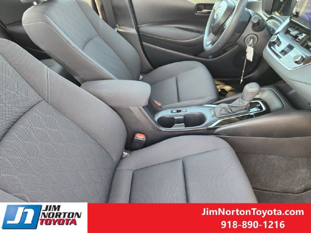 Used 2026 Toyota Corolla LE FWD image 15