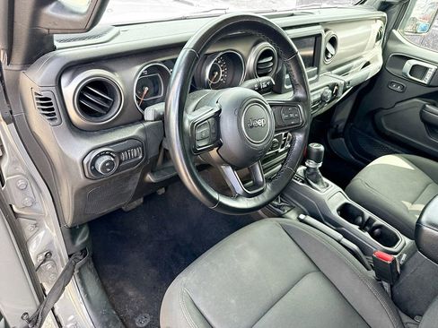 Used 2021 Jeep Gladiator Sport image 10