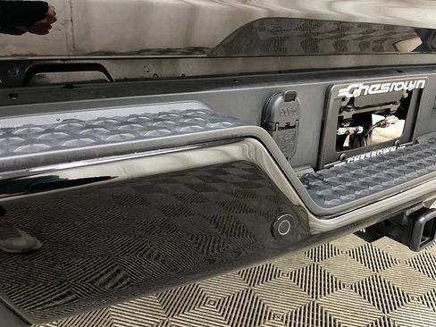 Used 2025 GMC Canyon Denali image 18