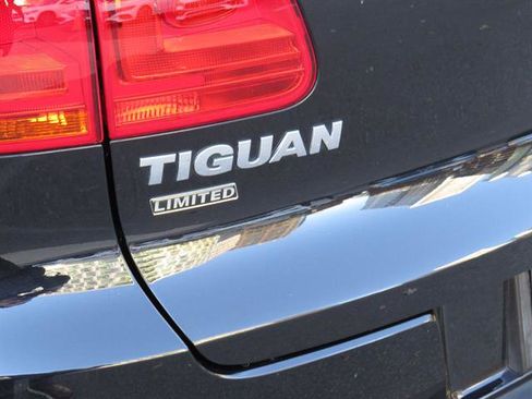 Used 2017 Volkswagen Tiguan S image 17