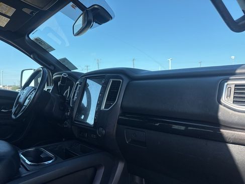 Used 2019 Nissan Titan SV w/ SV Convenience Package image 10