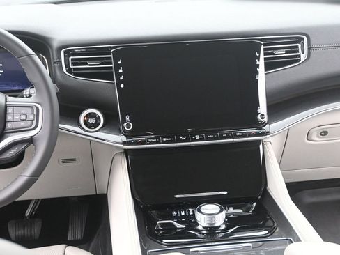 Used 2024 Jeep Wagoneer Base w/ Convenience Group I image 27