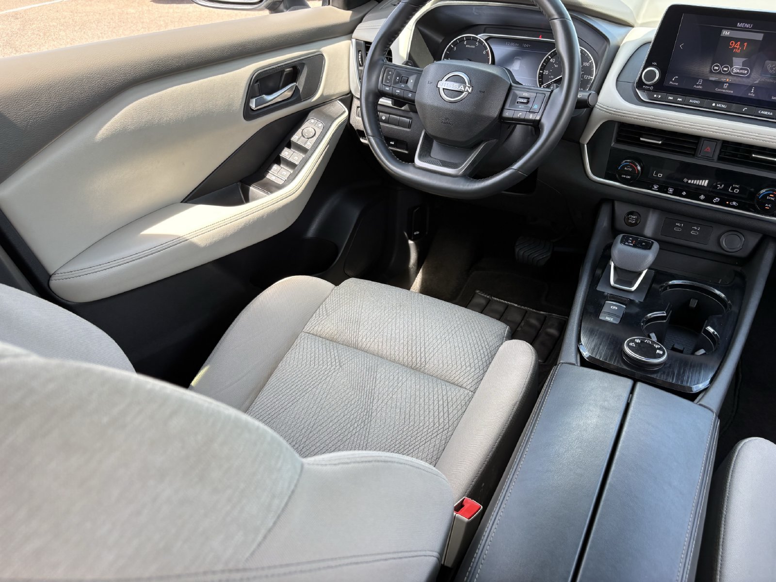 Used 2025 Nissan Rogue SV AWD/4WD image 19
